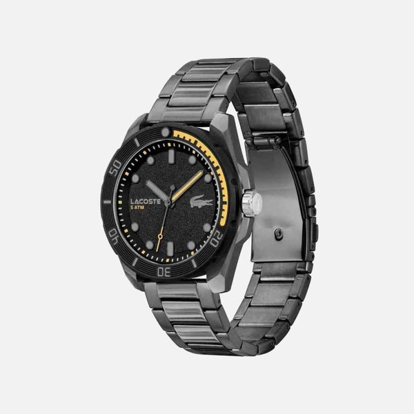 Lacoste Finn herreur sort med stållænke og gule detaljer