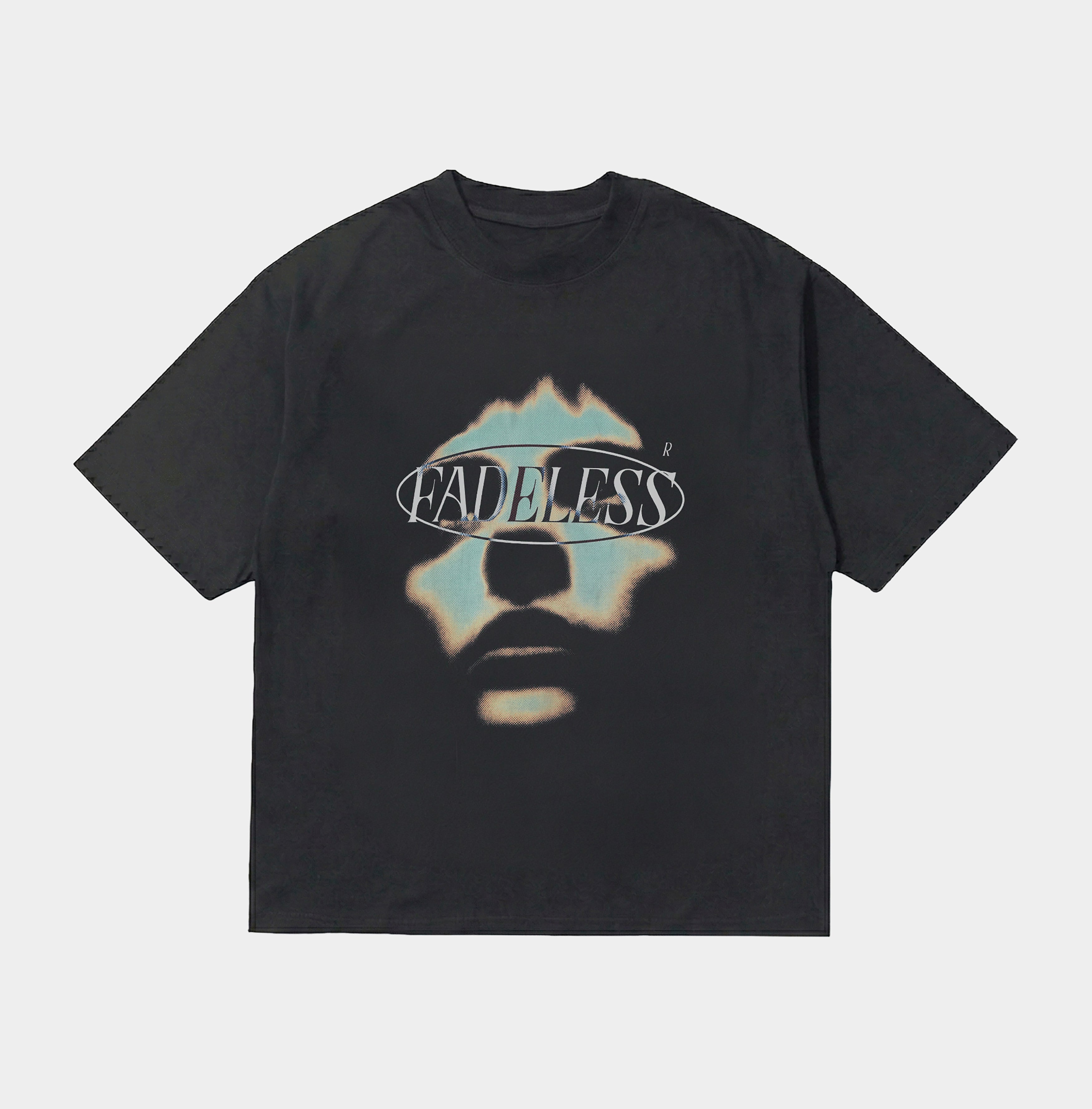 Sort t-shirt med "Fadeless" print og abstrakt ansigt design i pistacie farver