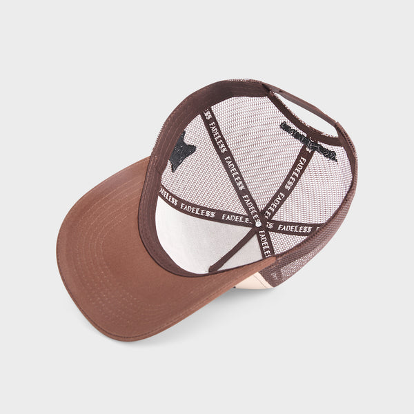 Brun trucker cap med mesh-bagside set indefra