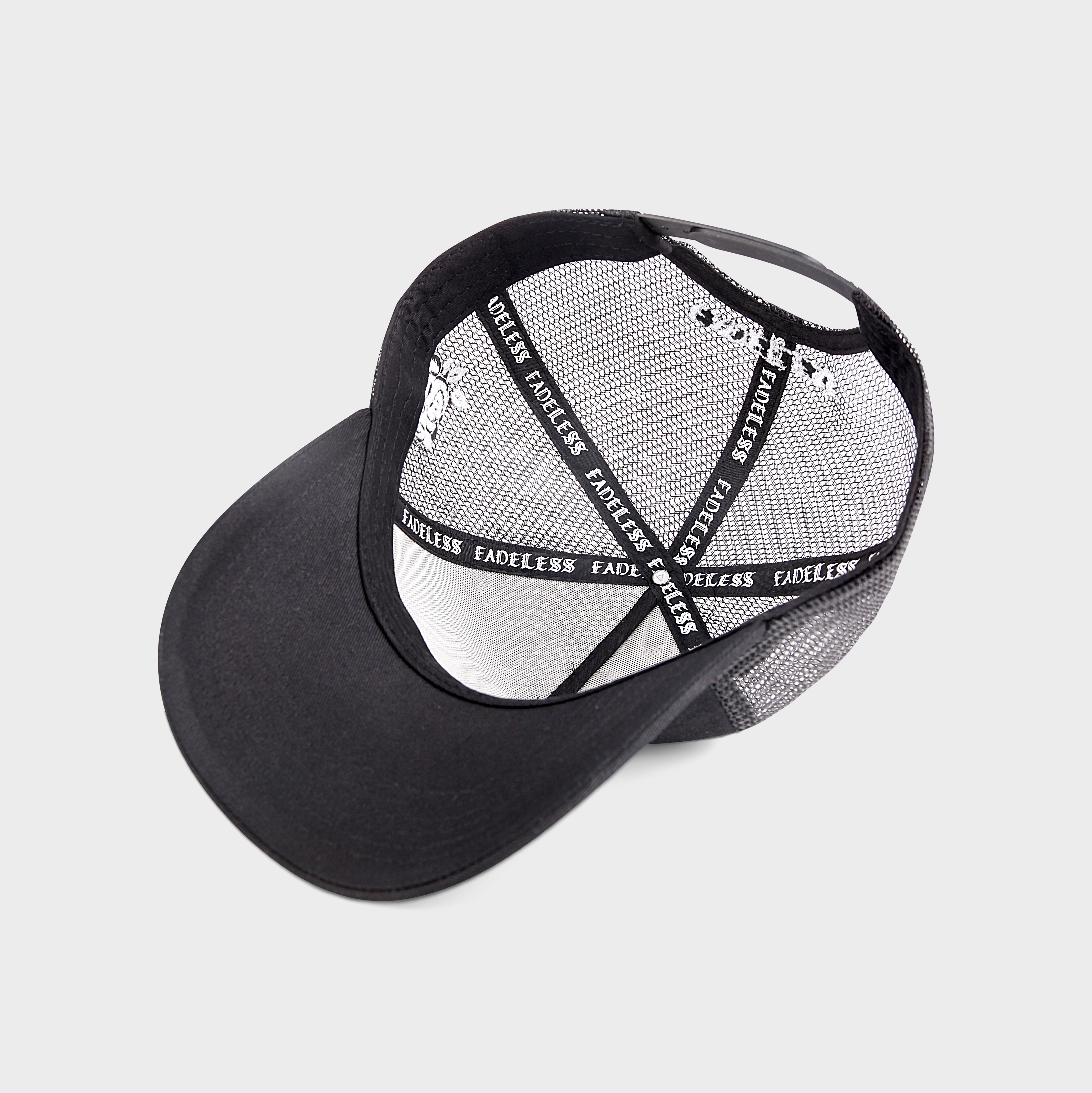 Sort kasket med hvidt mesh og Fadeless logo