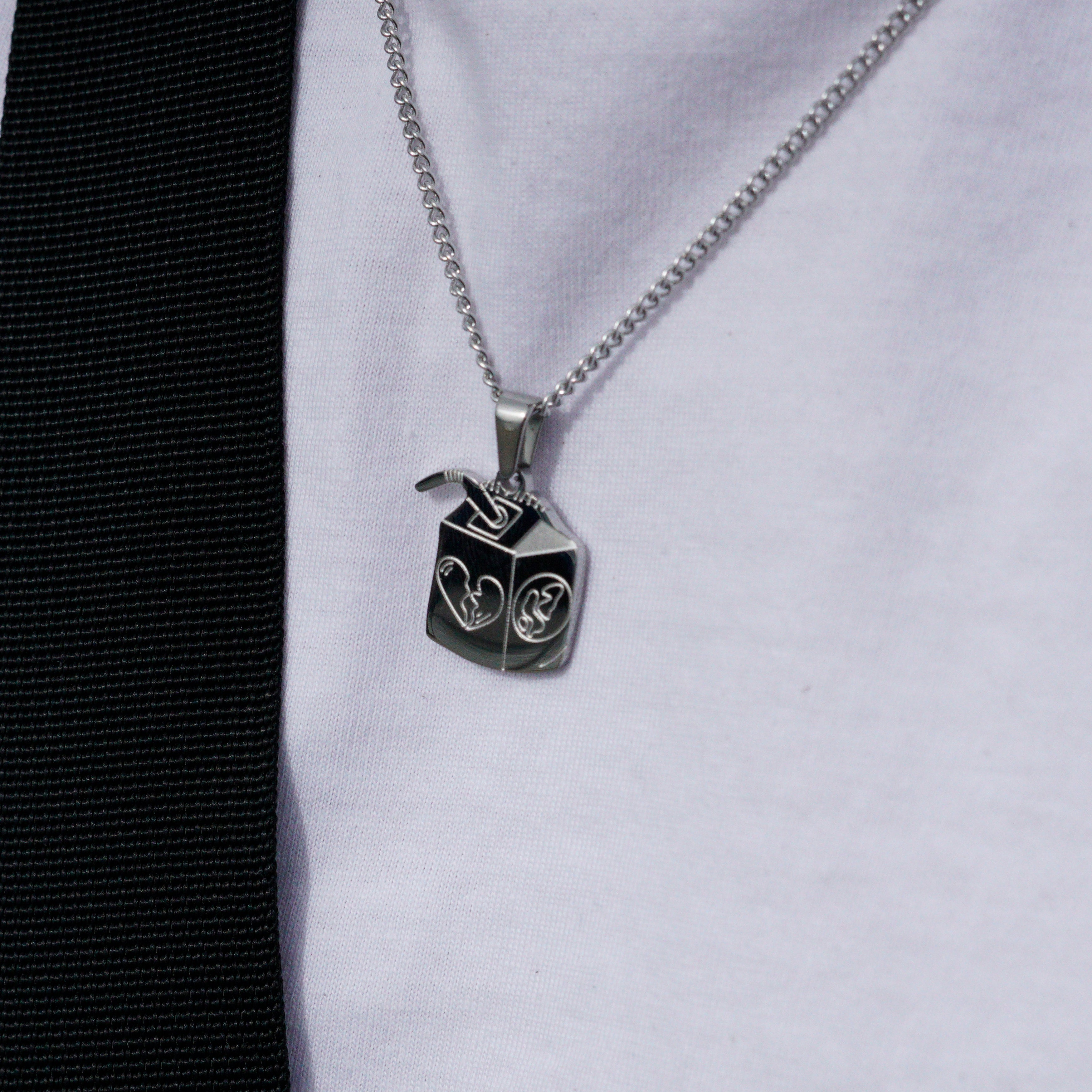 JUICE NECKLACE - SILVER TONE