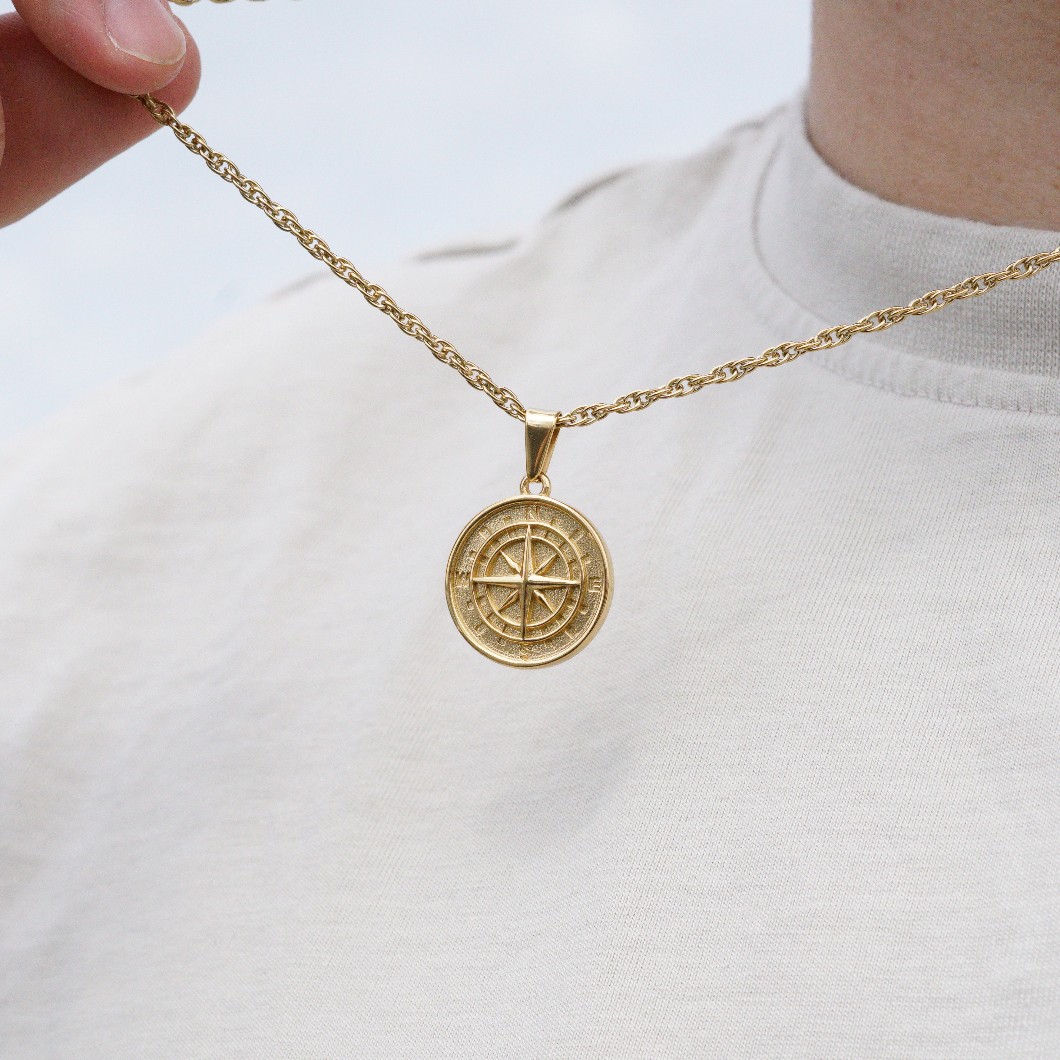 COMPASS NECKLACE - GOLD TONE