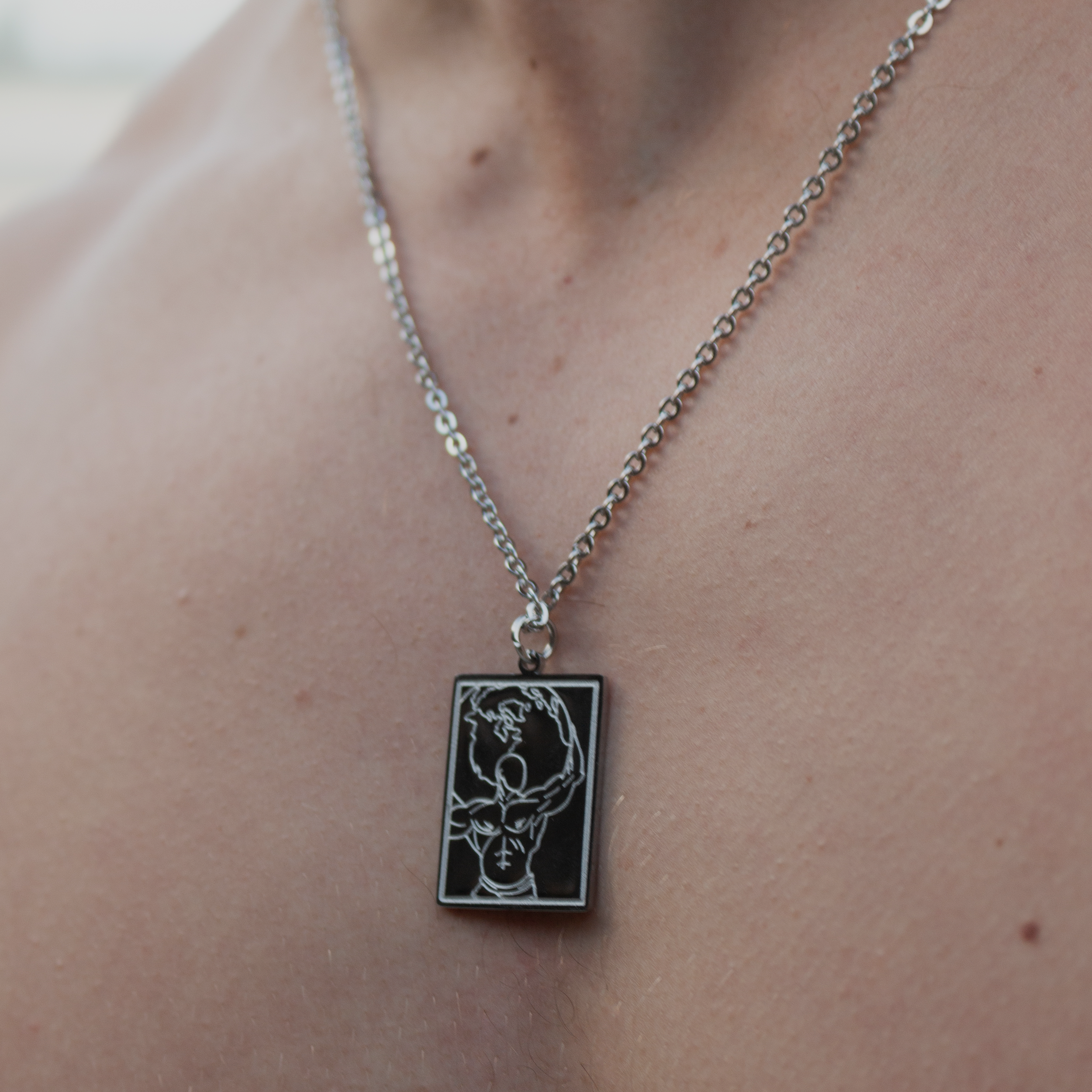 GLOBE NECKLACE - SILVER TONE