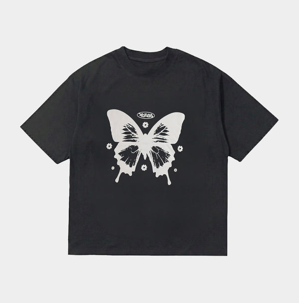 Sort t-shirt med hvidt sommerfugle-print og blomster-design