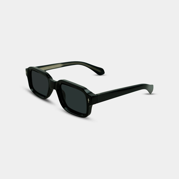 Hugo Blackout solbriller i sort med mørke glas set fra siden