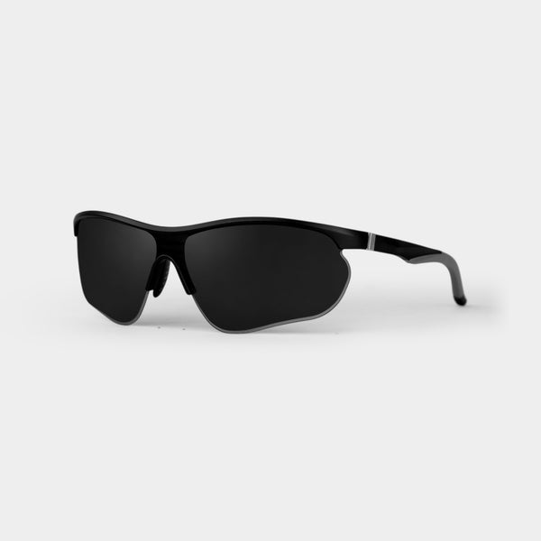 Pulse Charcoal sportsolbriller med sorte linser og sort stel fra Atlithé