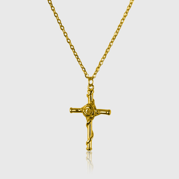 Guldbelagt halskæde med kors og rose vedhæng