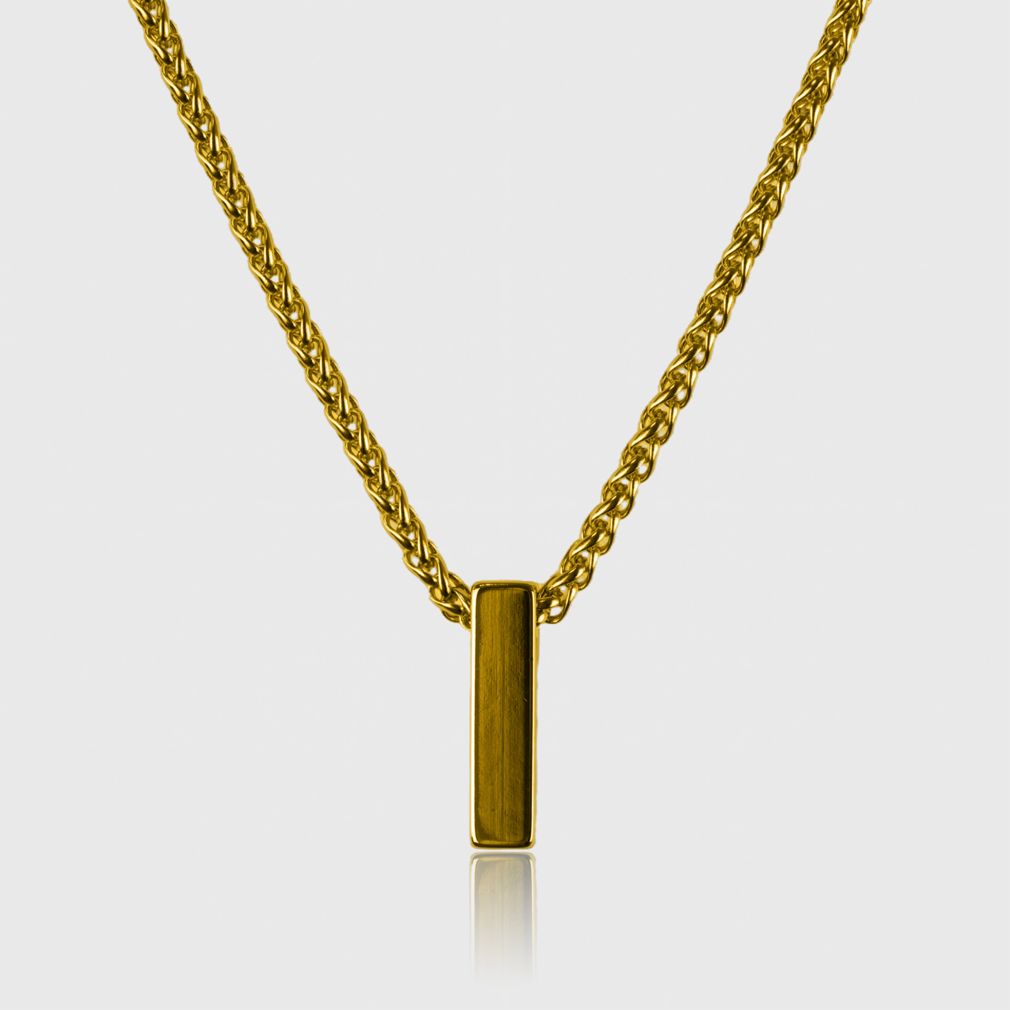 Guldbelagt halskæde med rektangulært anheng og flettet kæde