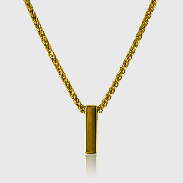 Guldbelagt halskæde med rektangulært anheng og flettet kæde