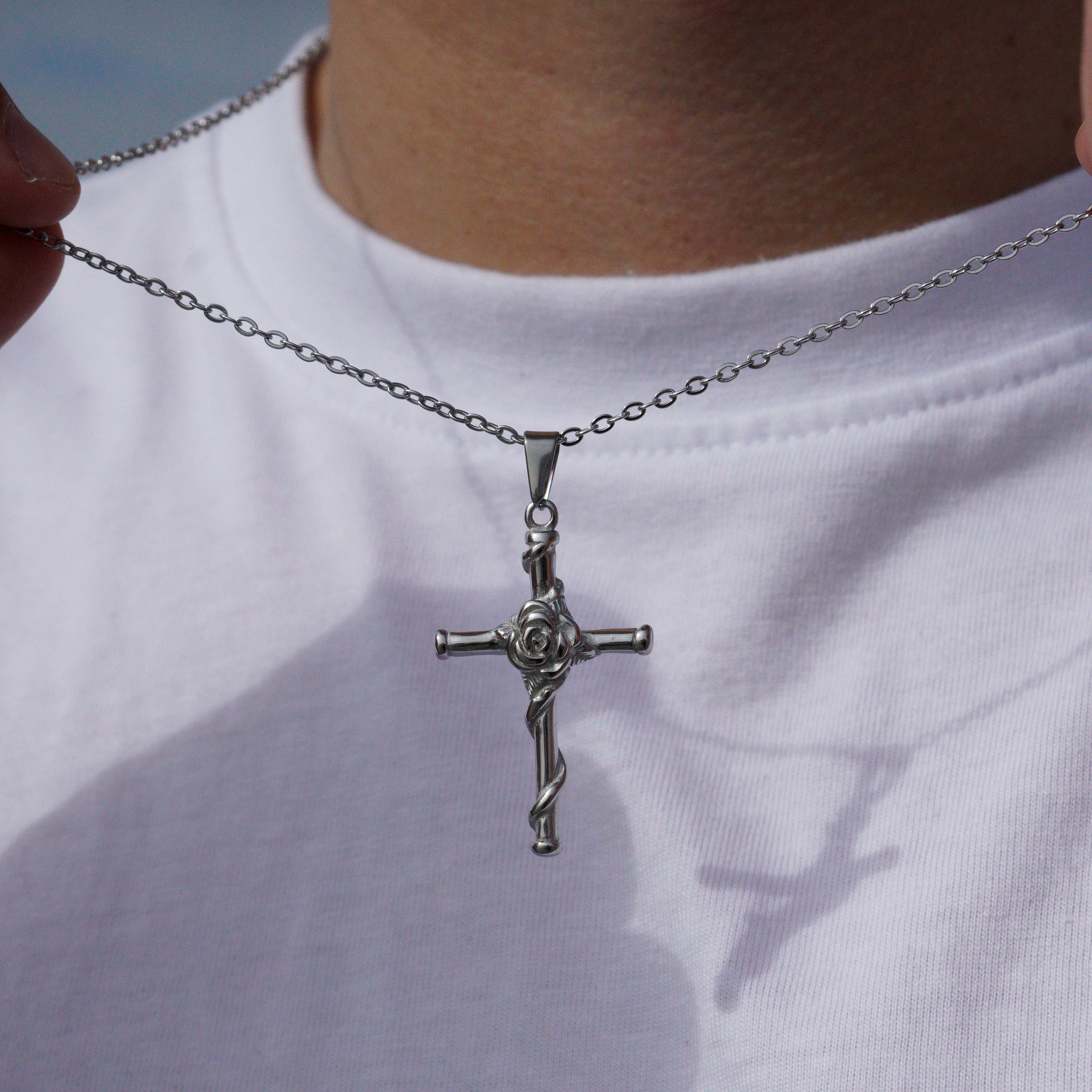 ROSE CROSS NECKLACE - SILVER