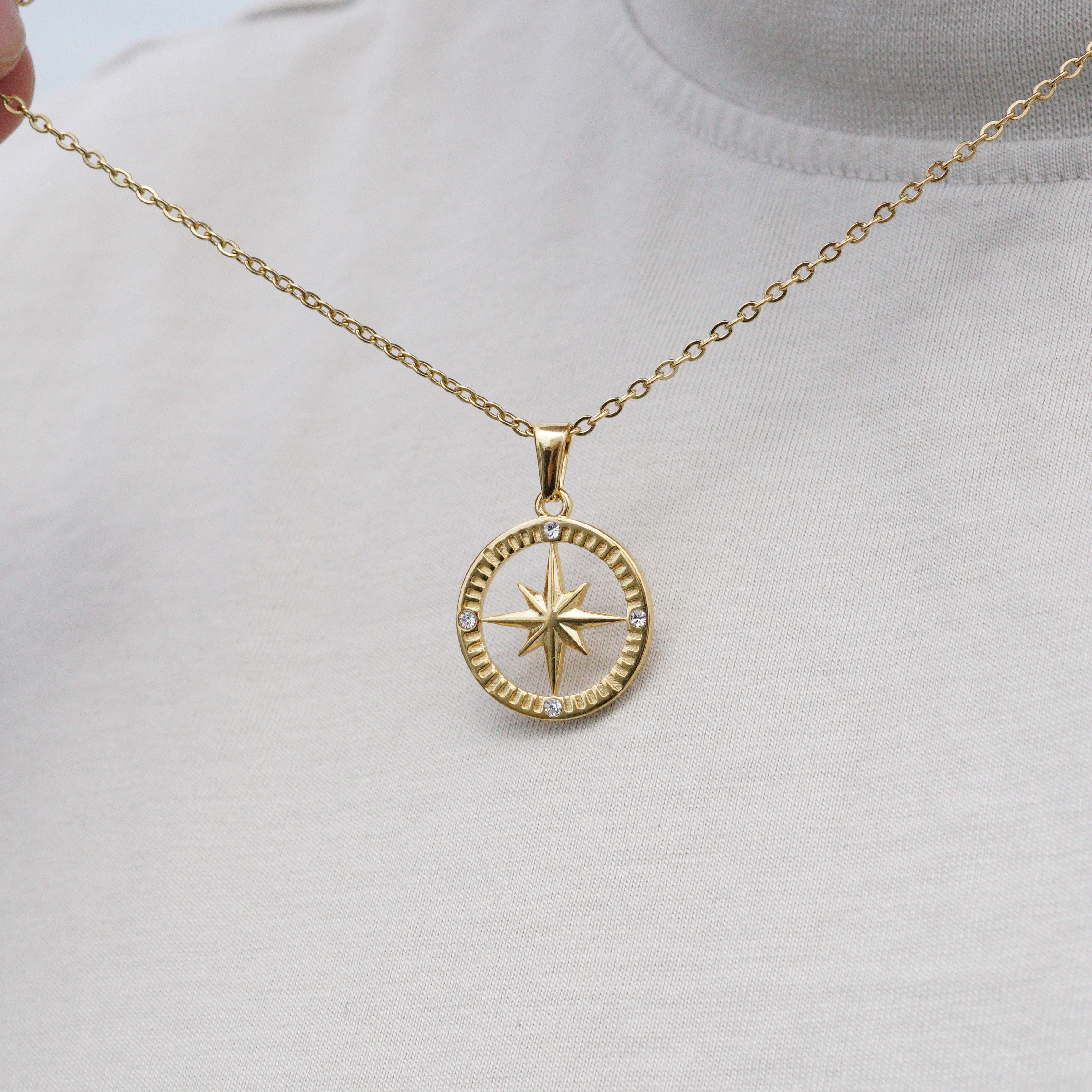 NORTH STAR NECKLACE - GOLD TONE