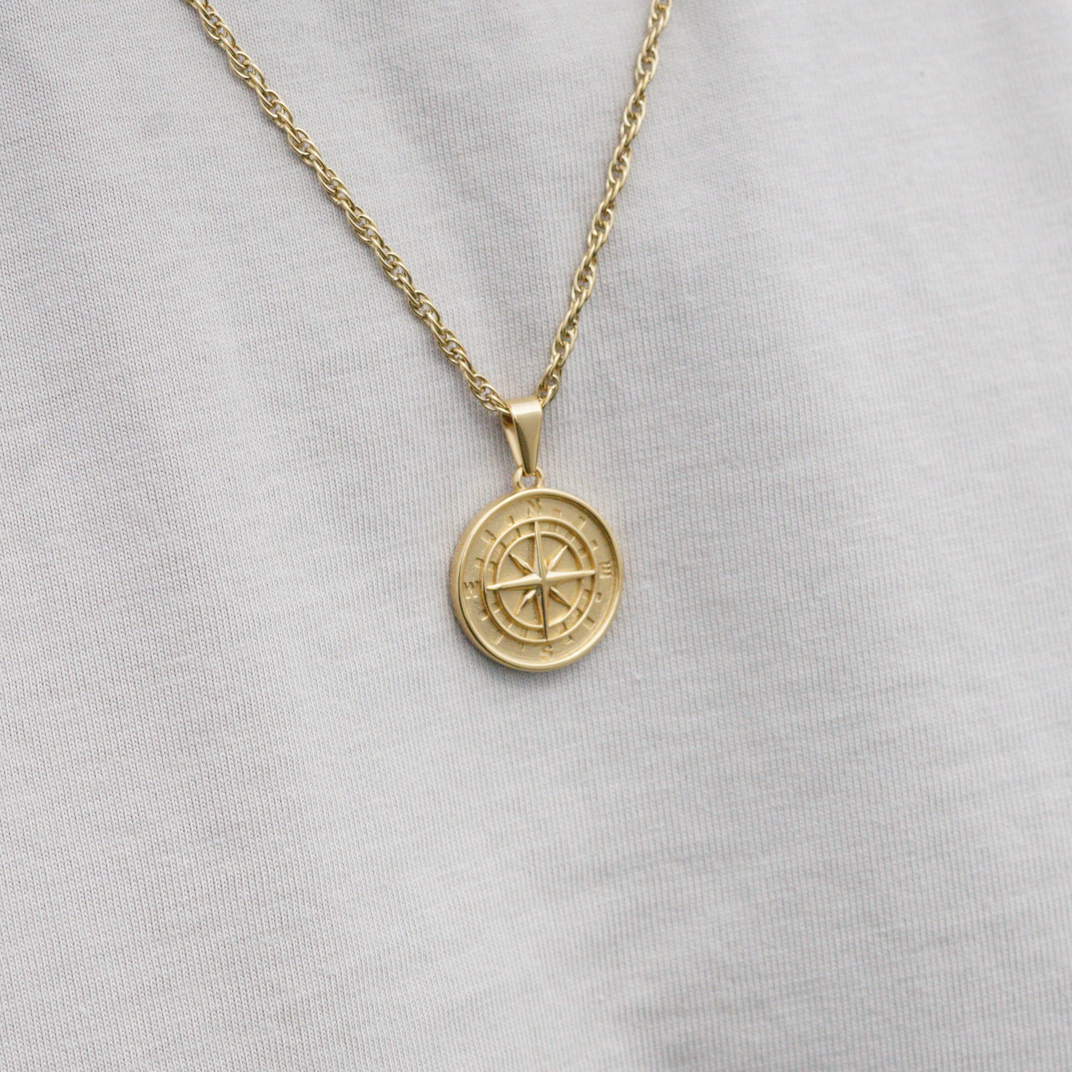 COMPASS NECKLACE - GOLD TONE