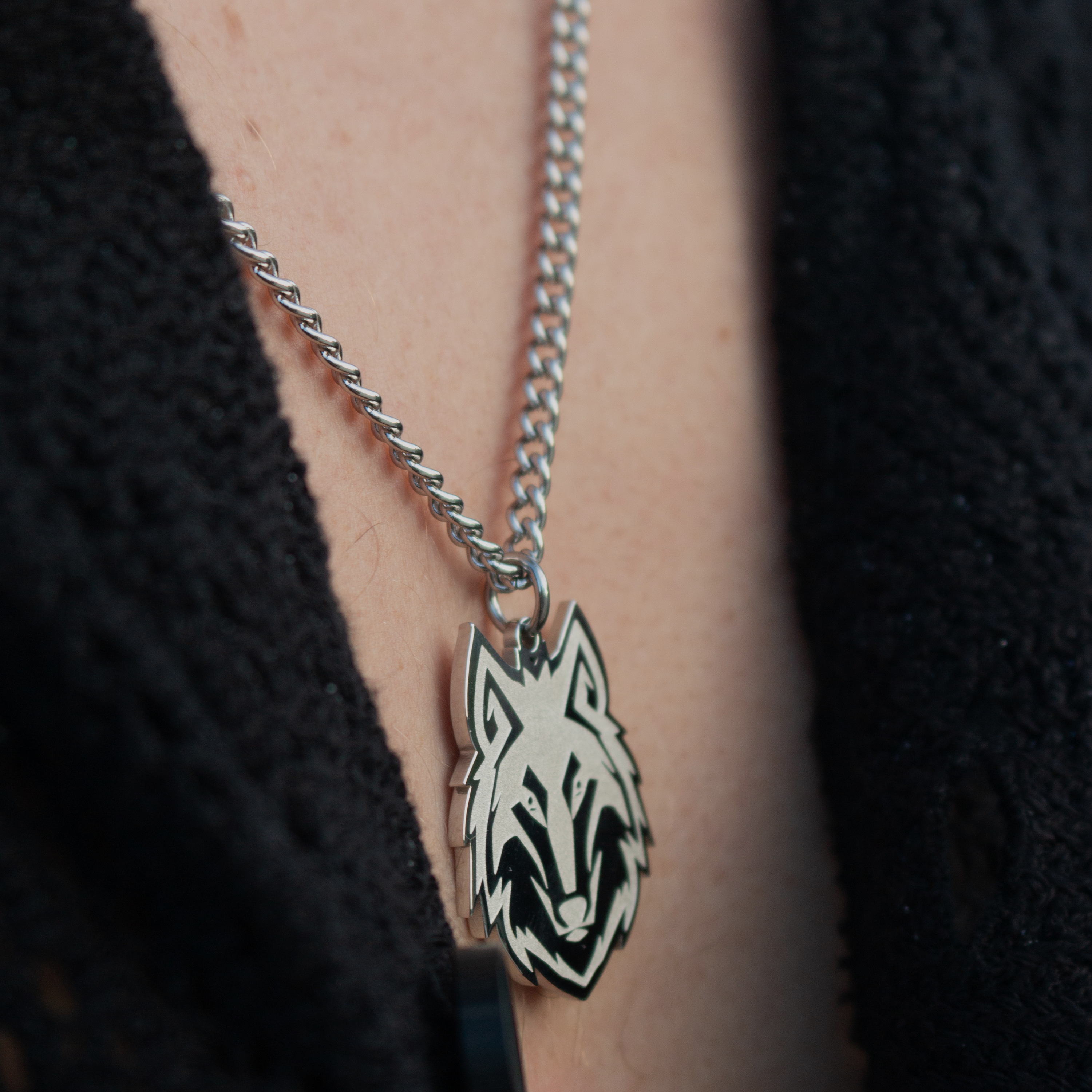 WOLF NECKLACE - SILVER
