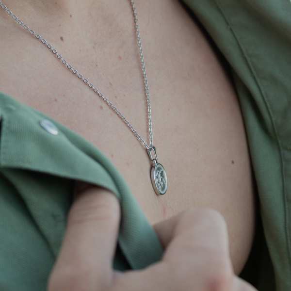 World Halskæde - Sølvfarvet